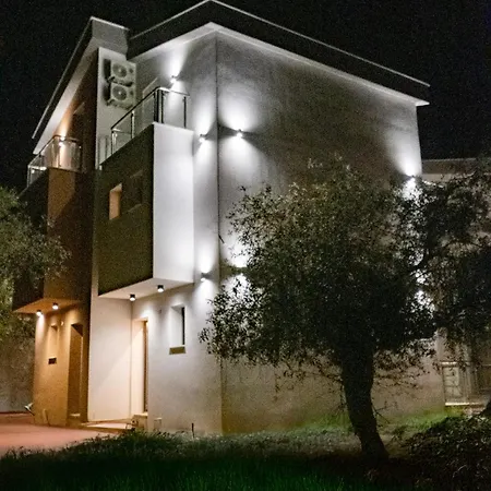 Sotiris Luxury Limenária